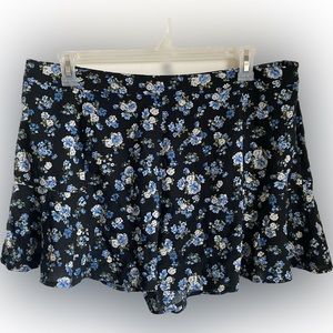 NWT Forever 21+ Black Blue Floral Print Flounce Ruffle Shorts Juniors Plus 2X